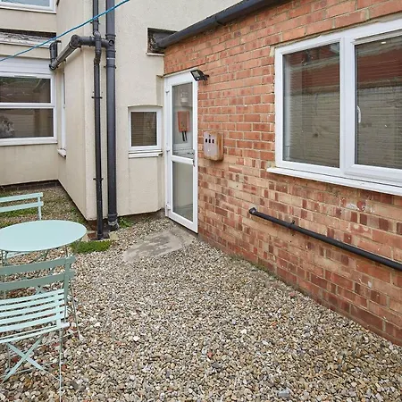 Host & - Gresham House * Middlesbrough